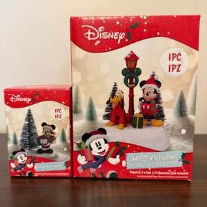 Light-Up Lamppost with Mickey and Pluto and Santa Mickey X-Mas Village add-ons